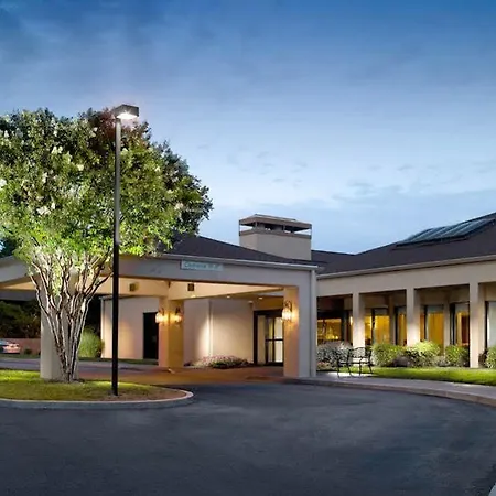 Courtyard By Marriott Atlanta Windy Hill/Ballpark